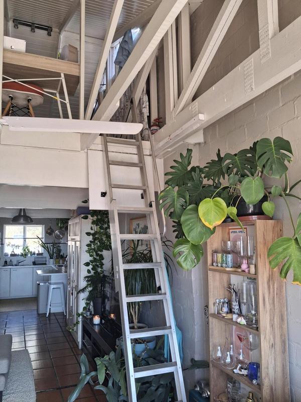 2 Bedroom Property for Sale in Vredehoek Western Cape